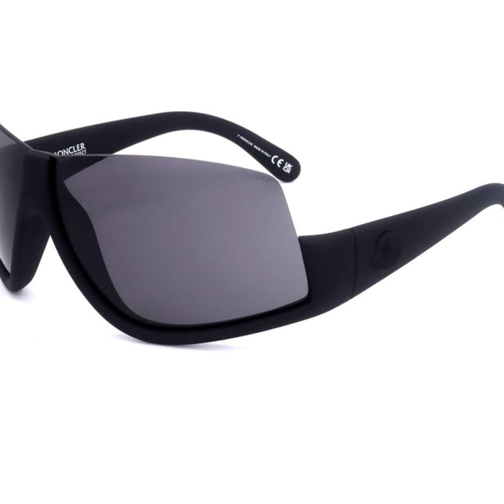 Authentic Moncler Shield Sunglasses with original cloth and case